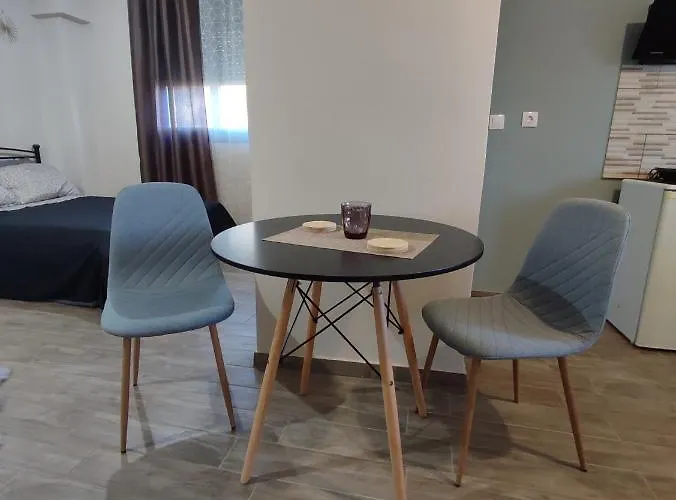 Aithra * 特里波利斯